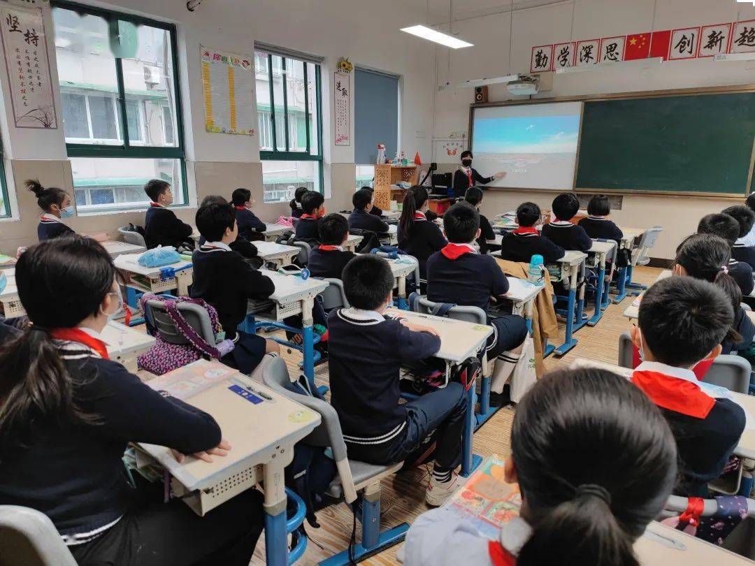 市钱塘区幸福河小学六(5)中队△图为杭州市钱塘区观澜小学二(8)中队1