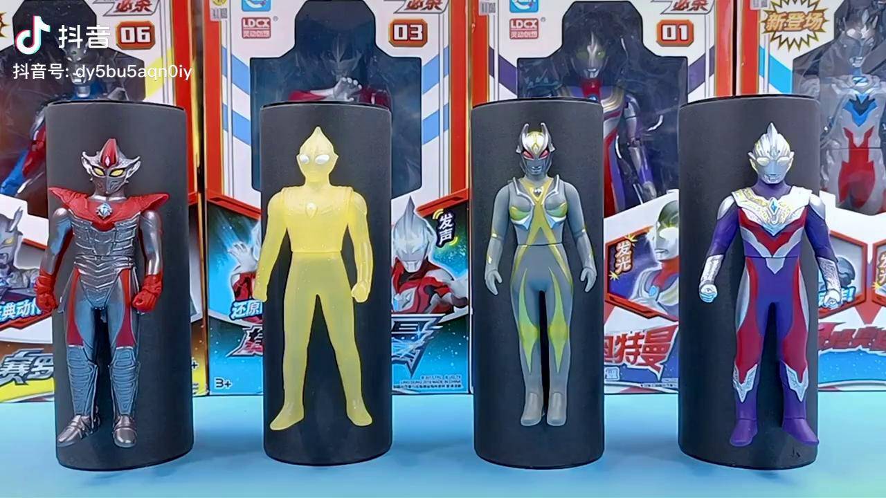 开箱拆迪迦和特利迦奥特曼盲盒开出各种奥特勋章水晶和神光棒