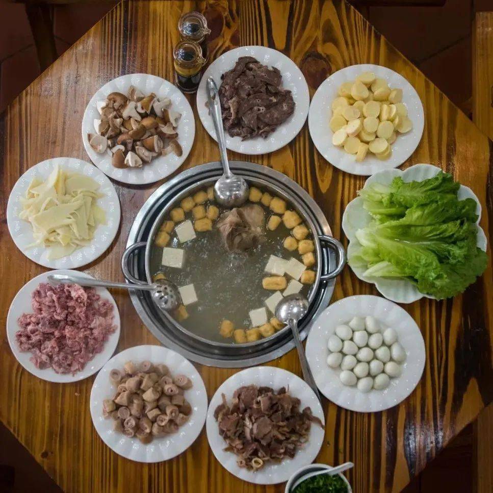 咯摊(闽南语读音为ko tua),是永春名小吃,在五里街已有二三百年的历史