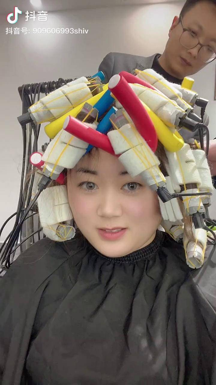 天呐太受罪了刚才烫shi我了烫个头发我都差点受不了