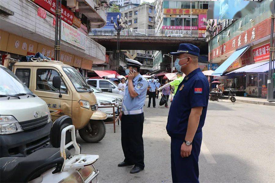 南江消防联合多部门开展消防车通道专项整治行动