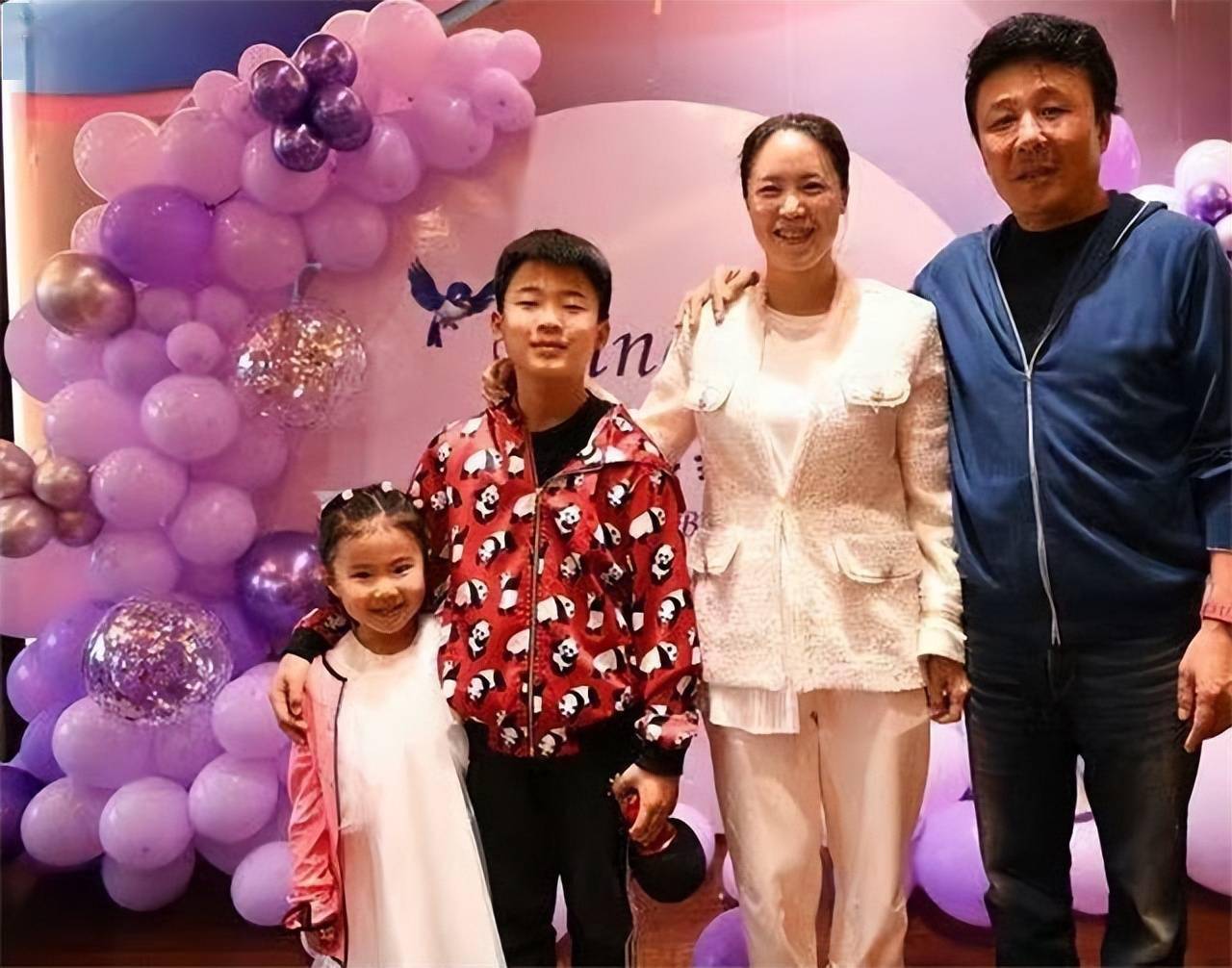 王楠儿子秀土味英语土豪老公很骄傲英语这块把老爹拍沙滩上了