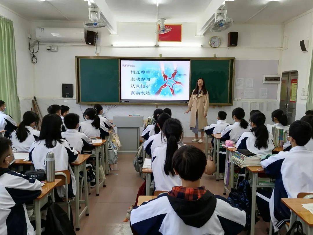 以上2图图源(上)鼎湖区实验中学(下)四会市地豆镇以上2图图源:怀集