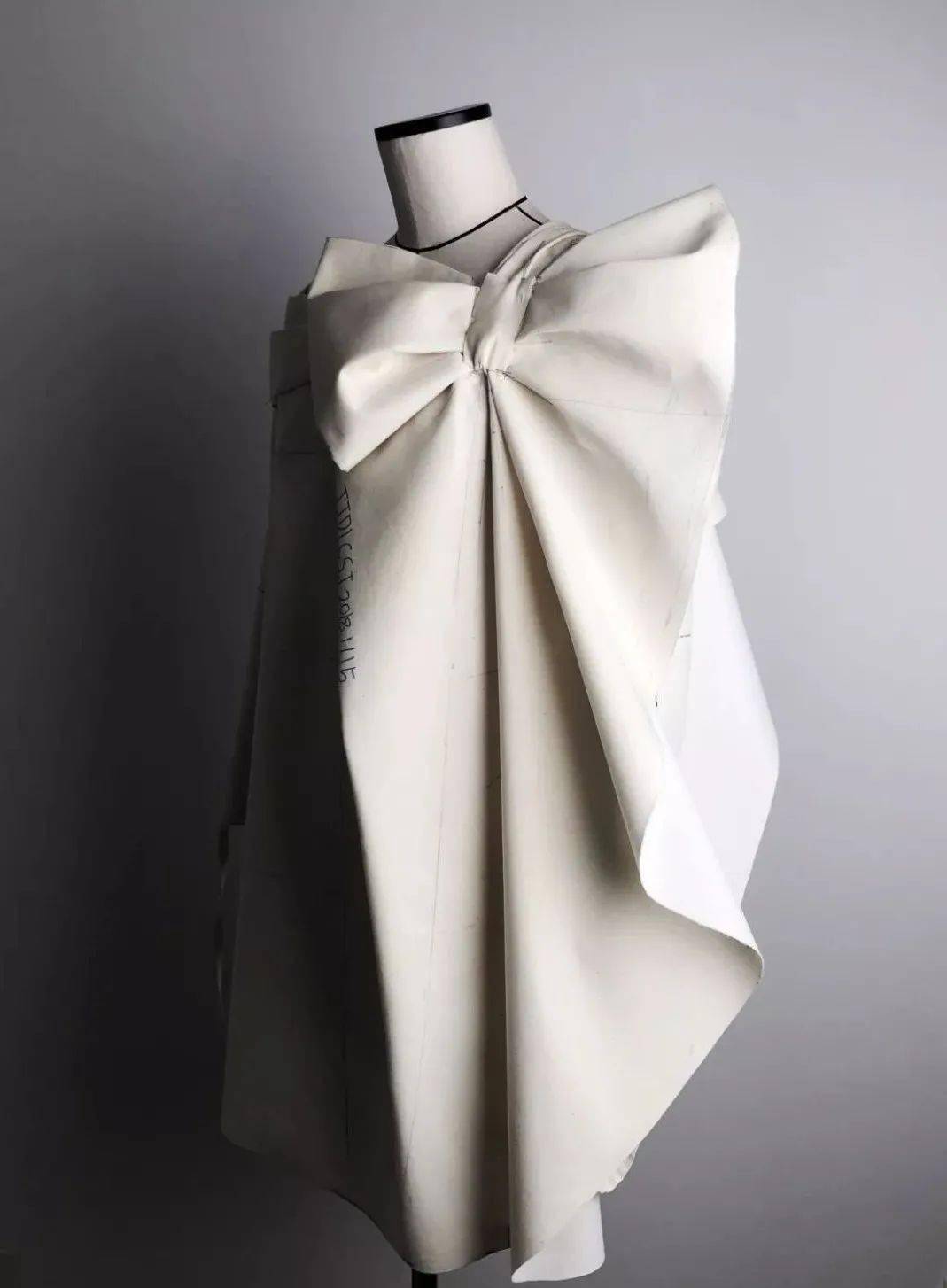 (创意结构全靠立体造型)_裁剪_服装_人体