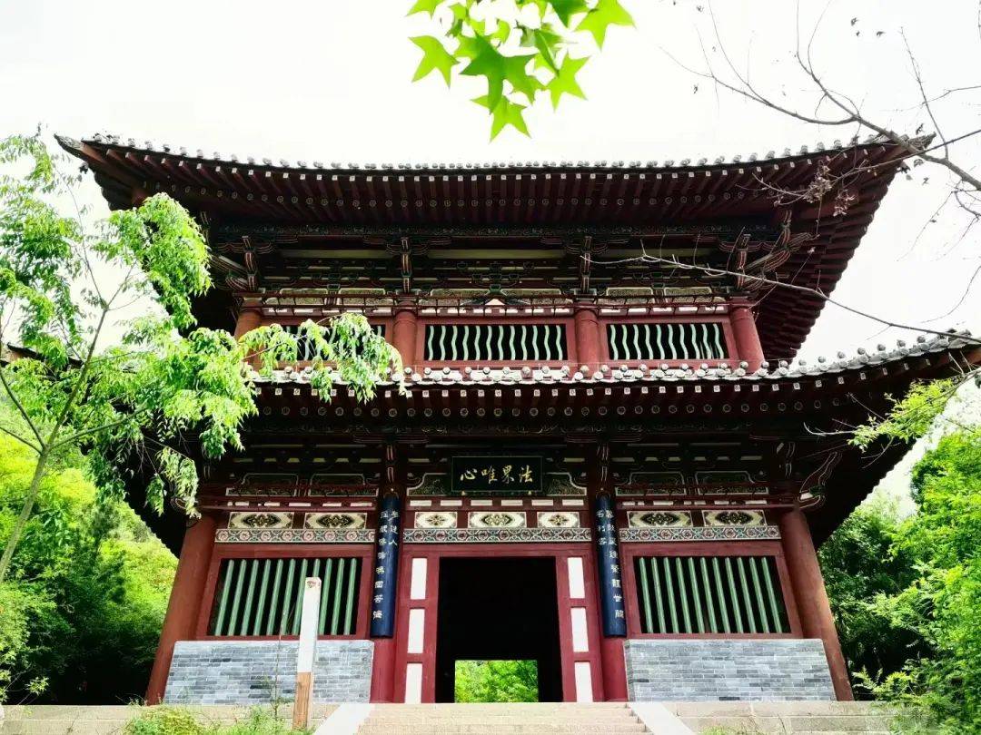 初夏时节太山龙泉寺古刹美如画