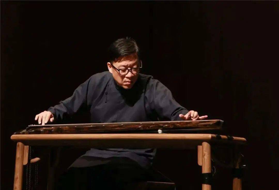 评委风采 | 徐君跃老师创作并演奏的《仰湖山》,用古琴描绘未尽情