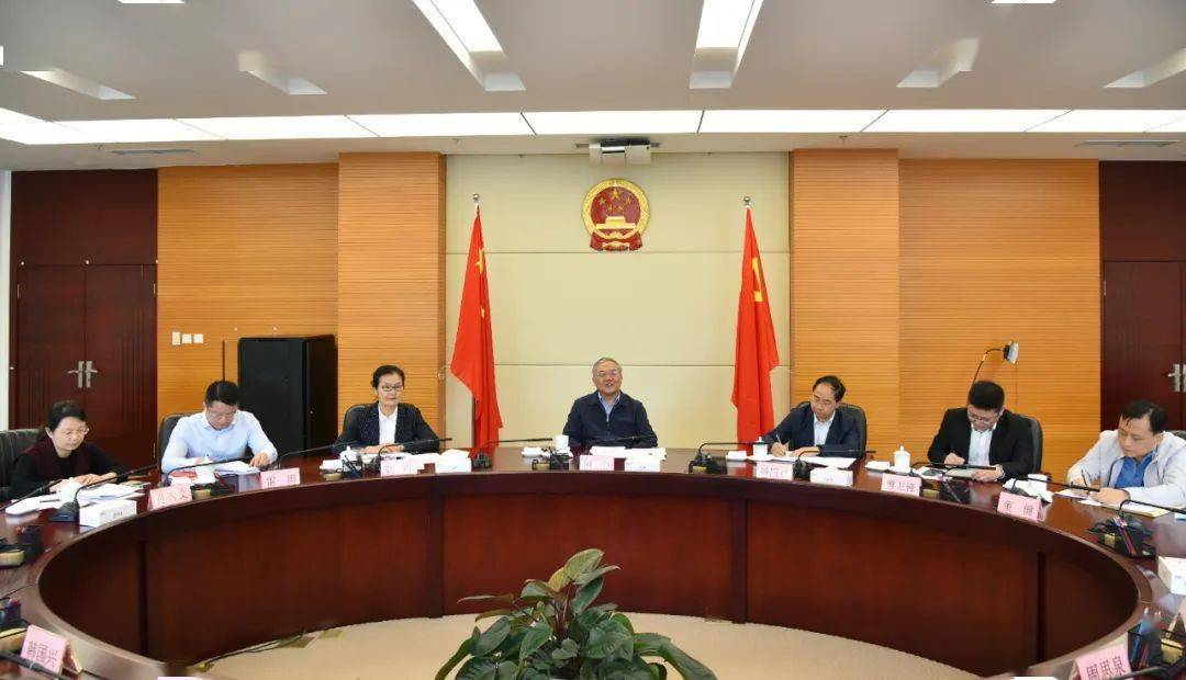 省人大常委会副秘书长喻国君,省