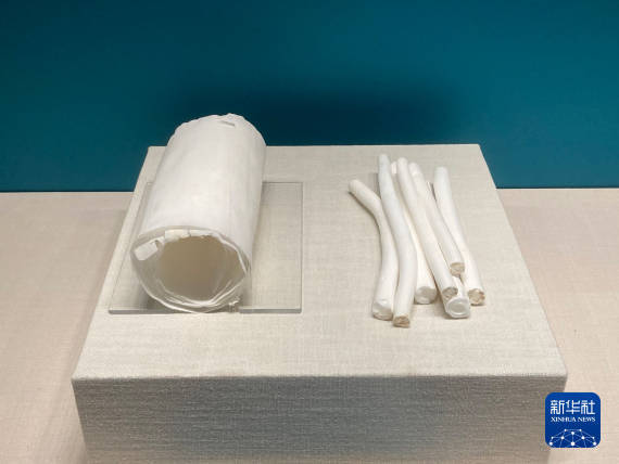 它是画在通草纸上的水彩画