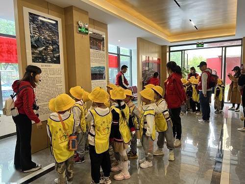 金川县开展雪梨宝宝最可爱 争做家乡宣传员活动