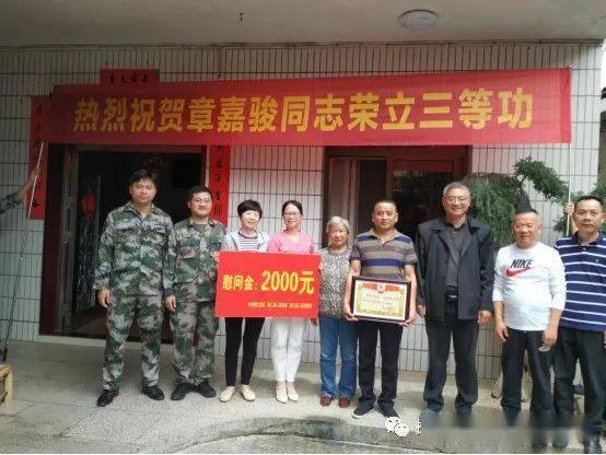 崇仁县敲锣打鼓送喜报