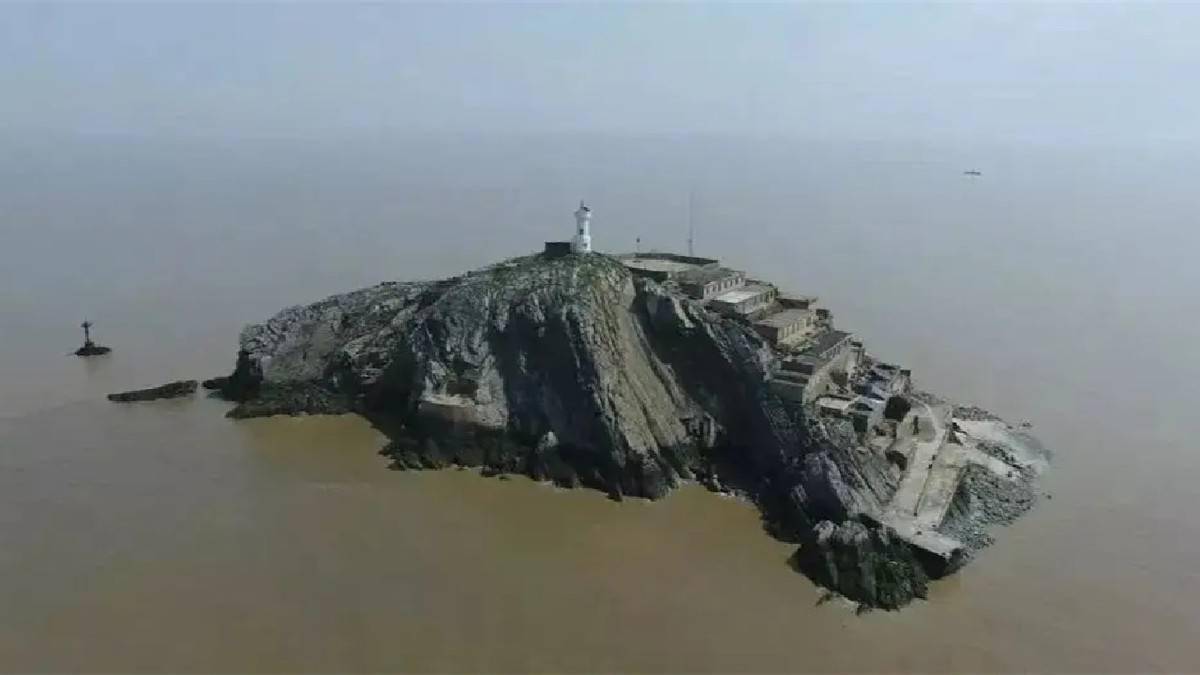 夫妻俩驻守黄海孤岛32年无电无淡水环境恶劣黑夜里靠喝酒壮胆