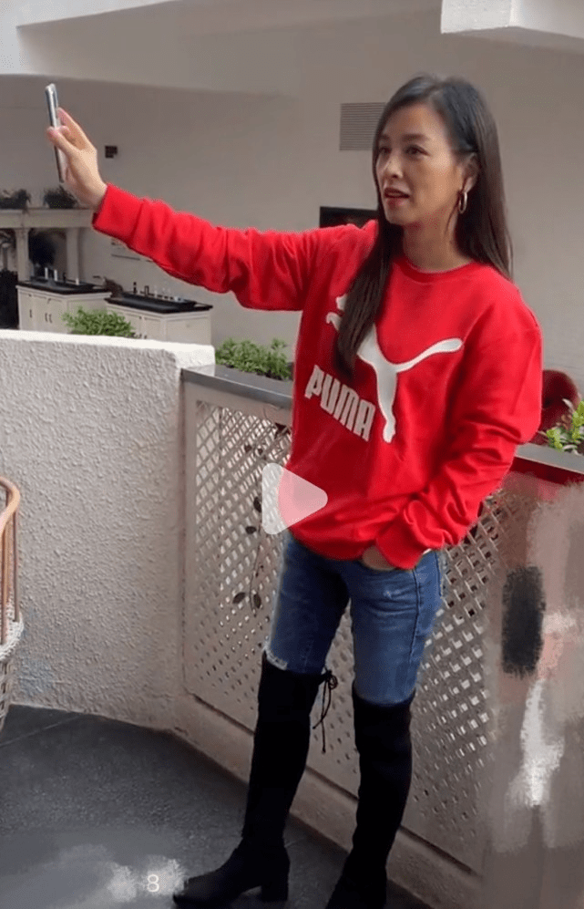 张庭霸气回归,坦言生活是自己的,出镜认真打扮却在强颜欢笑!