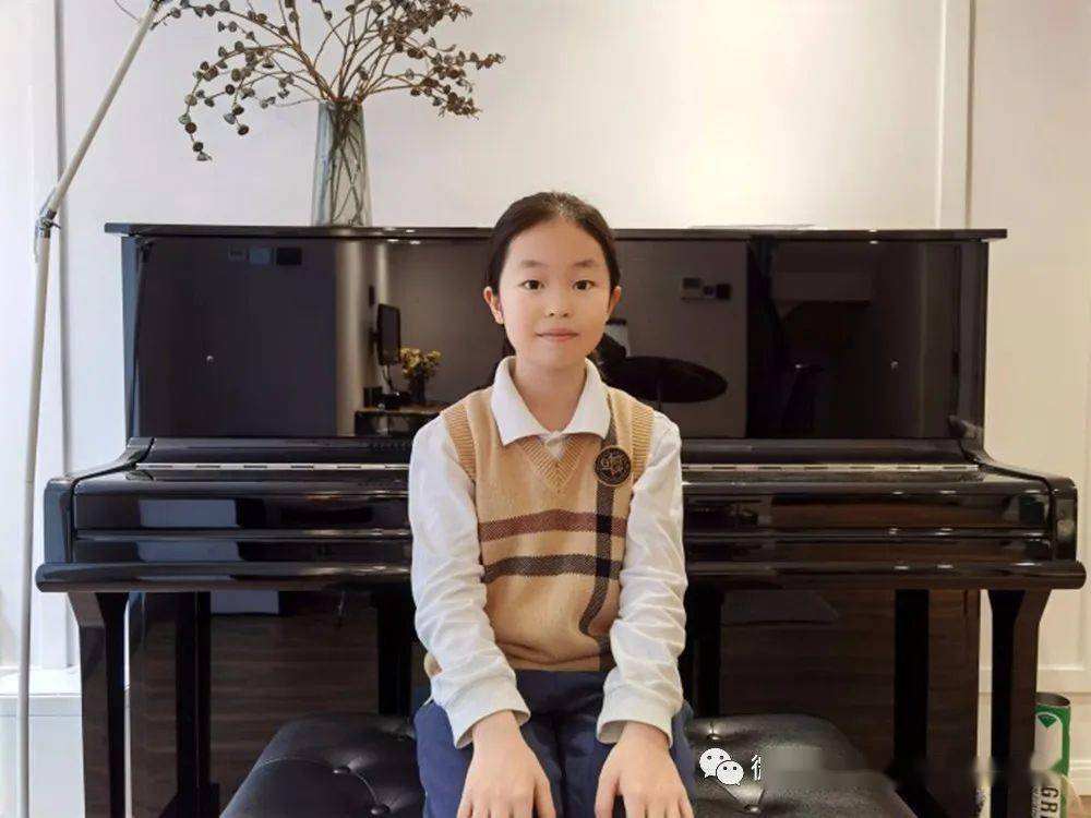 珂《小熊和洋娃娃跳舞》五4班孙佳莹《成长无限快乐》四6班贾雨曦本