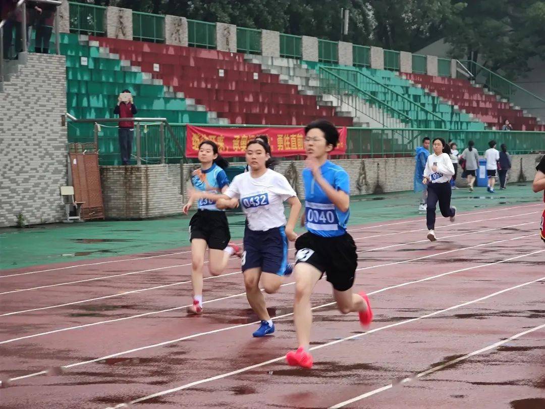 此次比赛由绍兴市教育局,绍兴市体育局主办,越州中学承办,绍兴越马