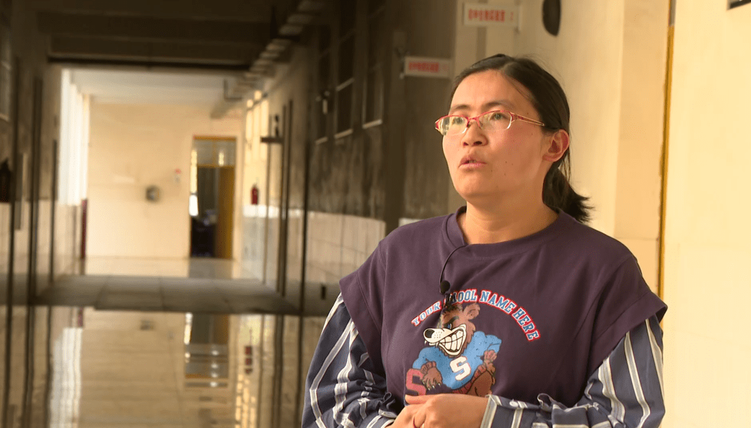 巧家三中教师 黄红梅产假42天以后,我身体差不多,然后我自己主动来的.