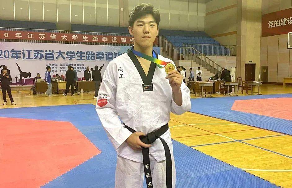 他是校跆拳道队队员的榜样_训练_晓龙_沈雨