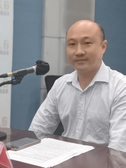 节目直播中日前,佛山市第一中学副校长何轩作客佛山电台《早晨,从946
