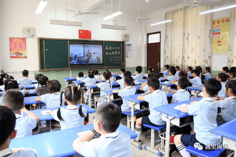 大篷车开进校园上街厚美小学沸腾了