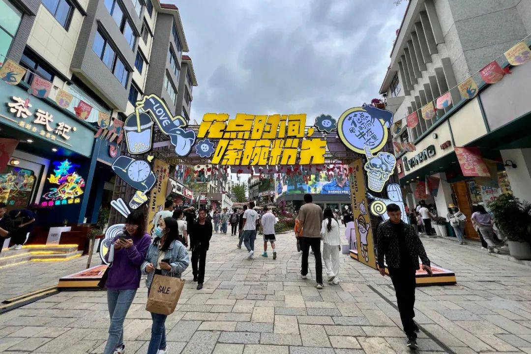 花溪小吃城开业都是记忆中的老味道