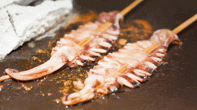 羊肉串,鱿鱼,扇贝,生蚝还有花甲粉让烧烤爱好者们应接不暇每一款都是