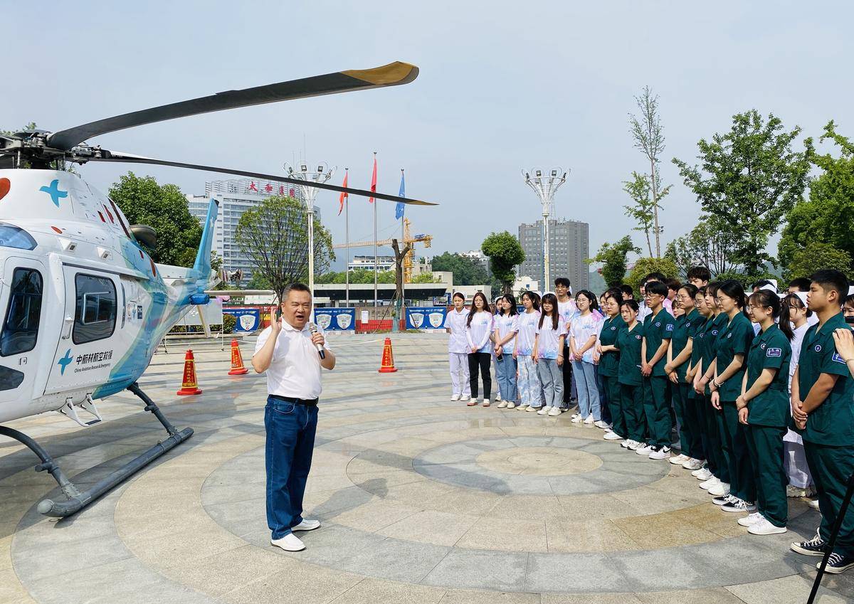 湖北医药学院赵鹏飞图片