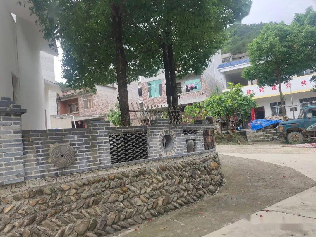 德保足荣镇着力打造凝固的文明艺术