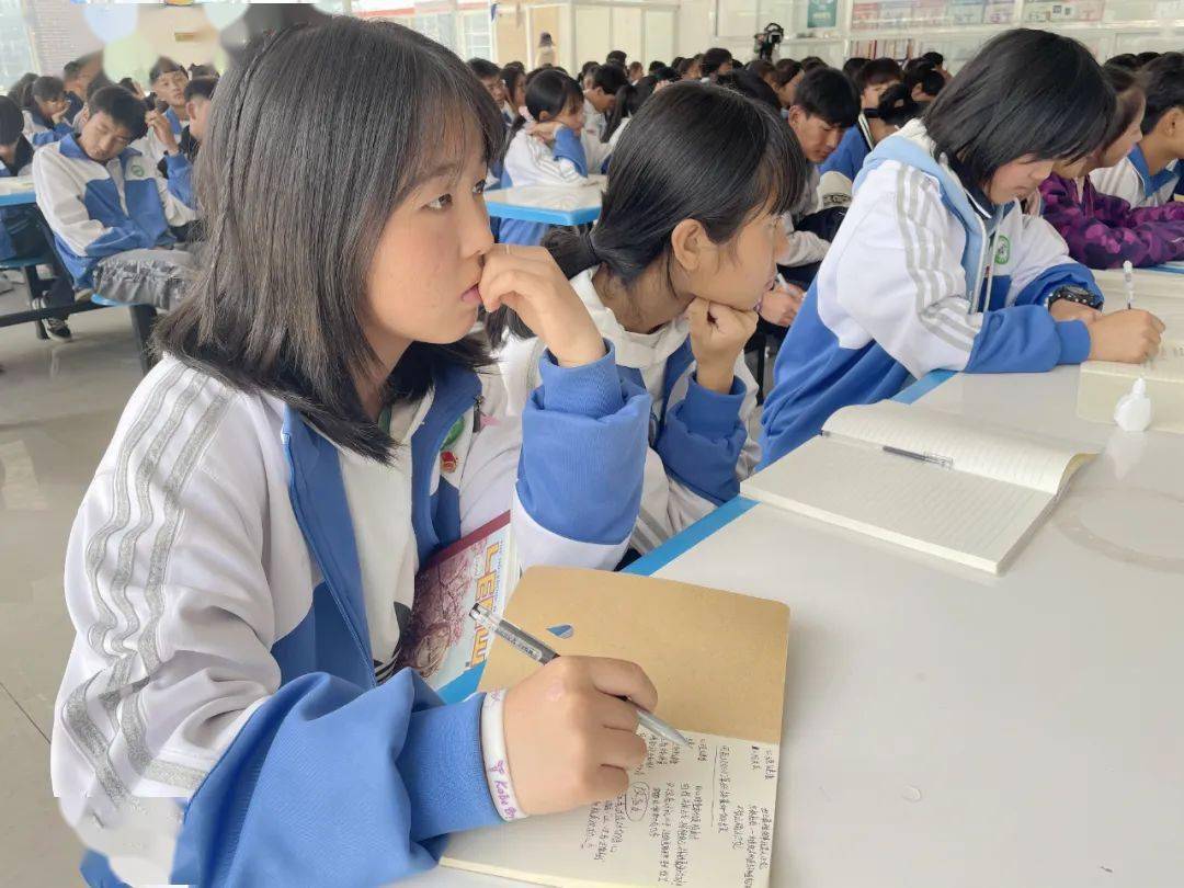 丽江共青团轻松备考12355与你同行中高考减压活动走进玉龙县白沙中学