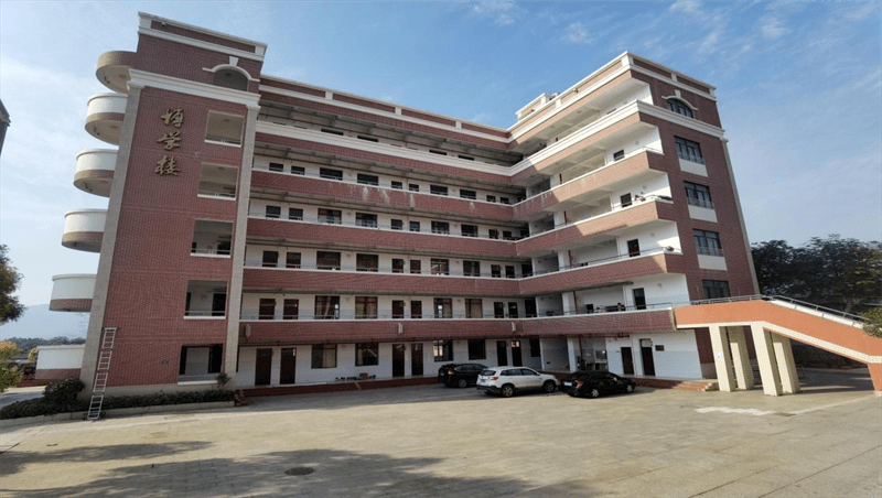 校园环境优美主题文化凸显厦门市新圩学校校园环境简介