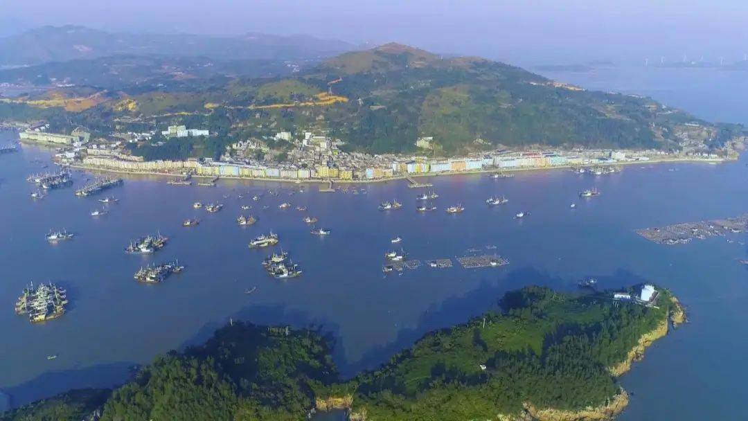 霞关镇是浙江省最南端的滨海集镇,素有浙江"天涯