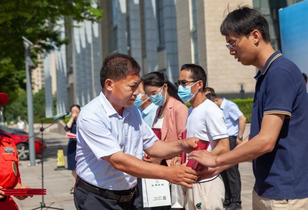 县委常委,宣传部部长,统战部部长赵曰珠同志宣读《关于"桓台抗疫难忘