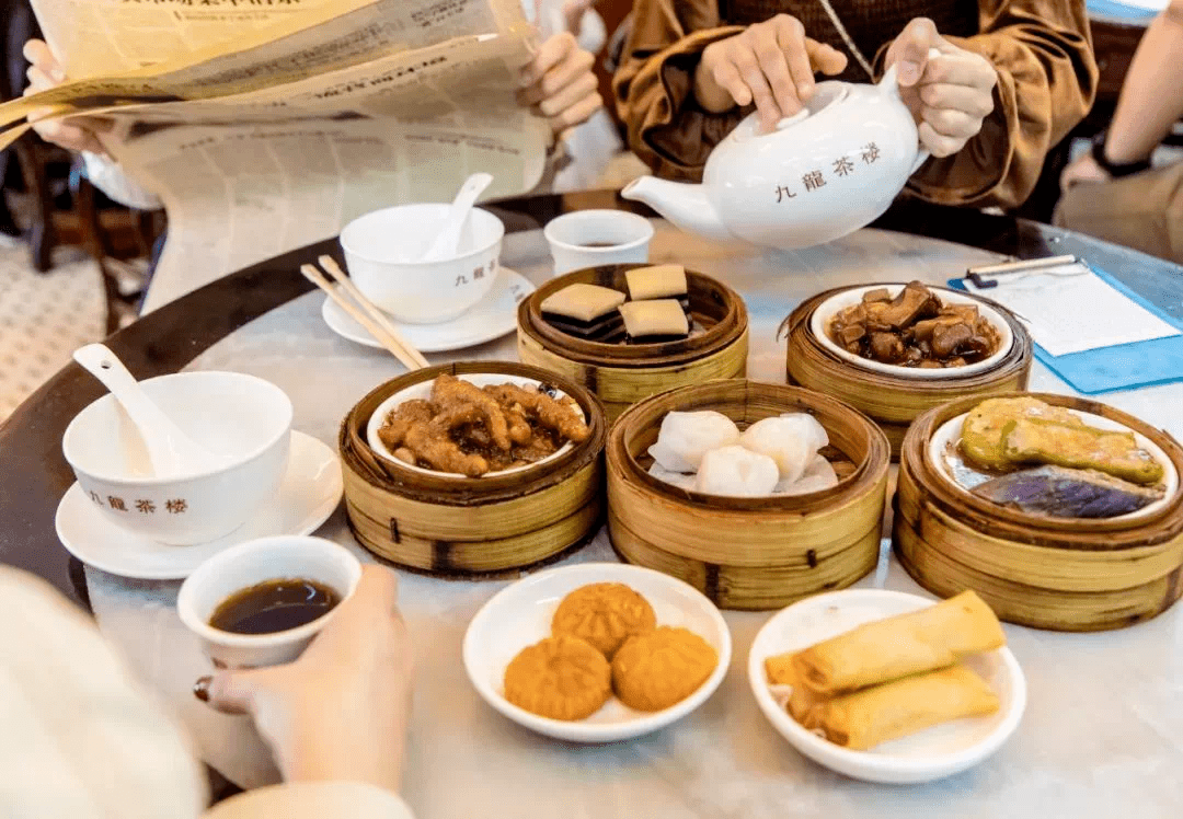 早茶文化入选非遗论饮茶只服广州人