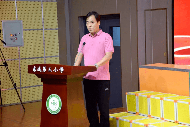 传承红色基因艺起奔赴未来灞桥区东城三小开展文艺进校园暨常青藤艺术