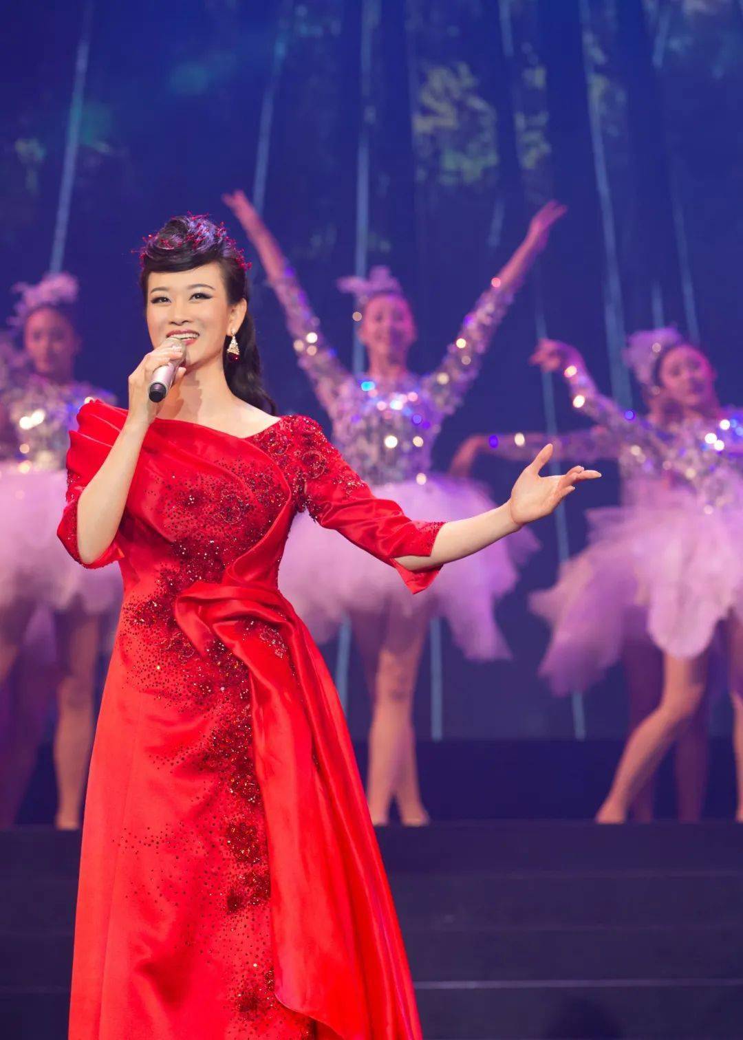 乐清出来的女歌手曾举办过多次大型演唱会