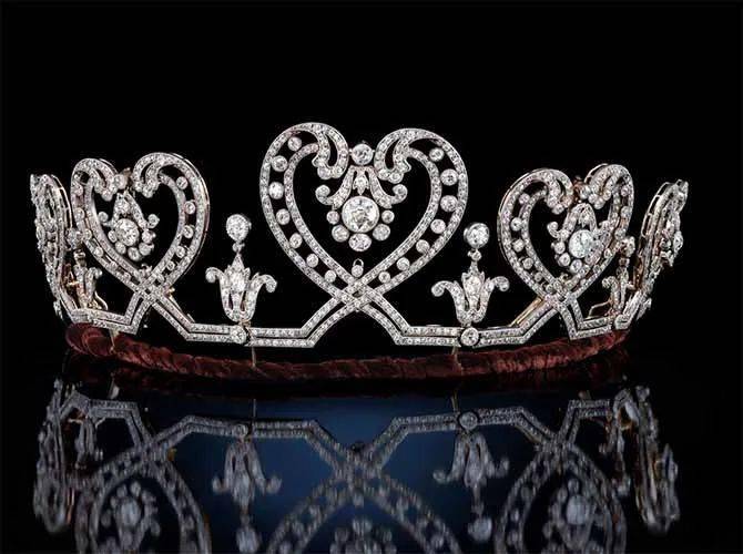 维多利亚女王的祖母绿钻石冠冕