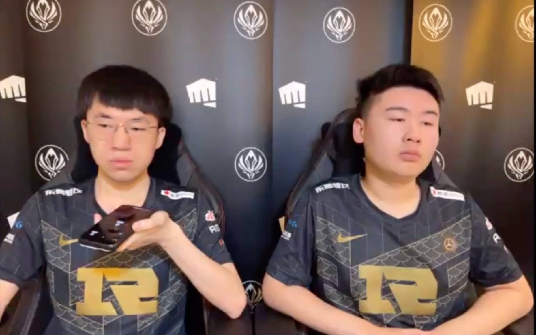 rng中单选手李元浩(id:xiaohu,左)和打野闫扬威(id