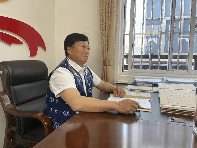 洱源民族团结一家亲邓川人民法庭司法为民促团结