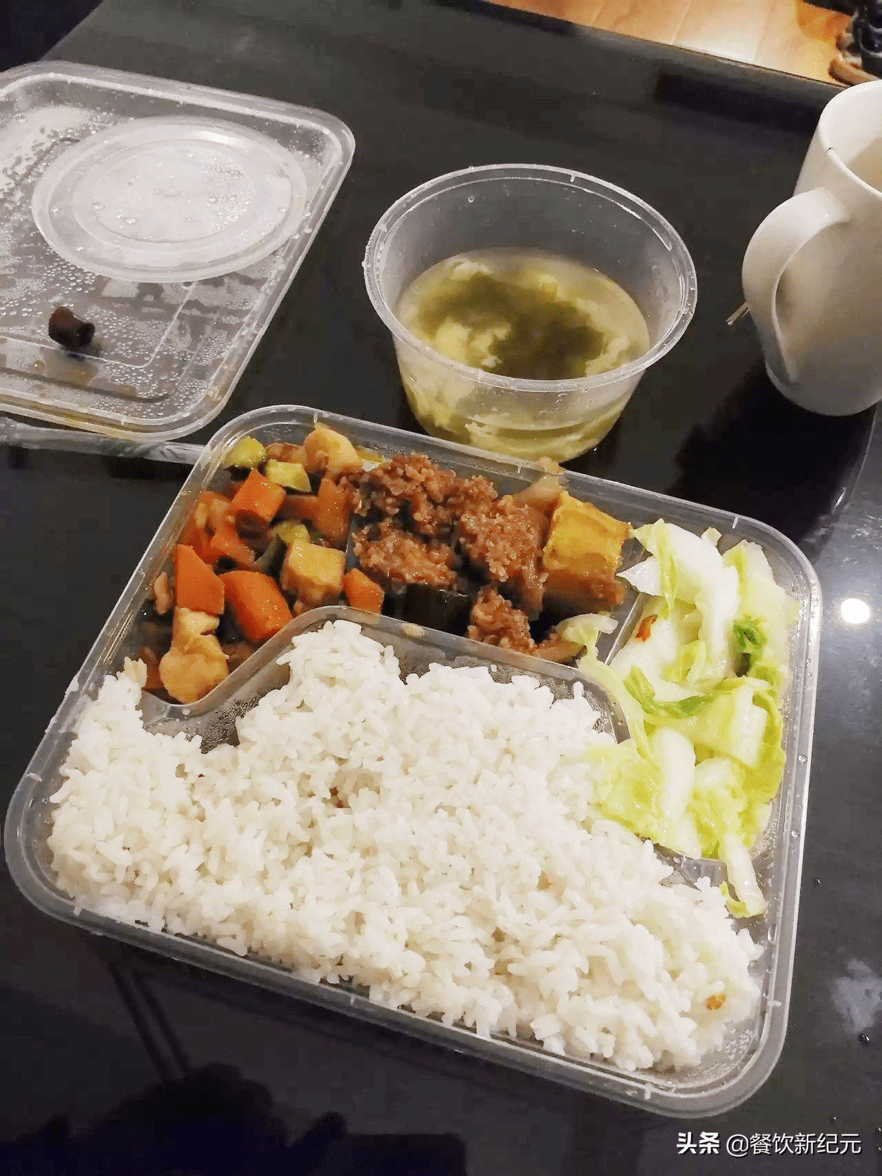 上海返赣男子吐槽酒店隔离餐走红价高味差老板你回上海去啊