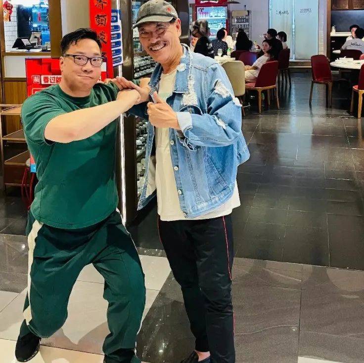 港星钟发自曝想移居成都!68岁在内地做贸易生意,常出入高档场所_林正英_角色_方的