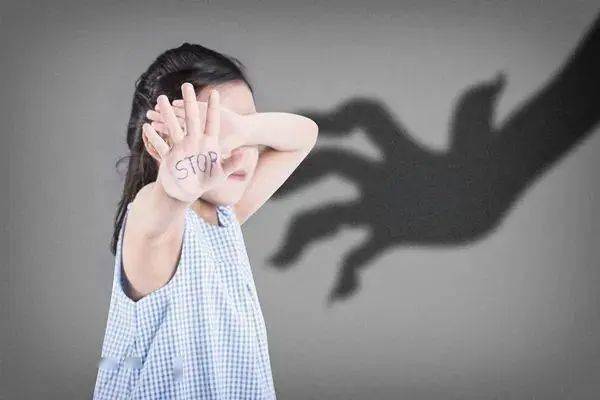 成都双流区发生一起坠楼事件,14岁女孩祝小小从自家11楼坠亡