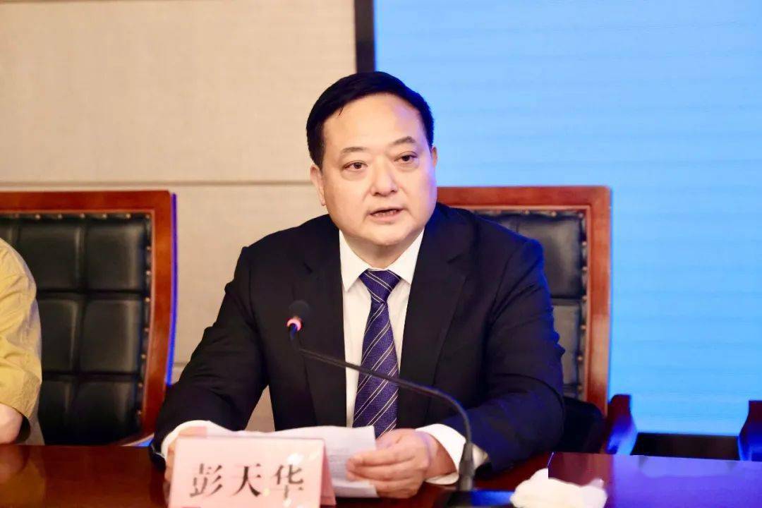 县民宗局党组书记,局长彭天华"上下滑动查看内容答:近年来,五峰紧紧