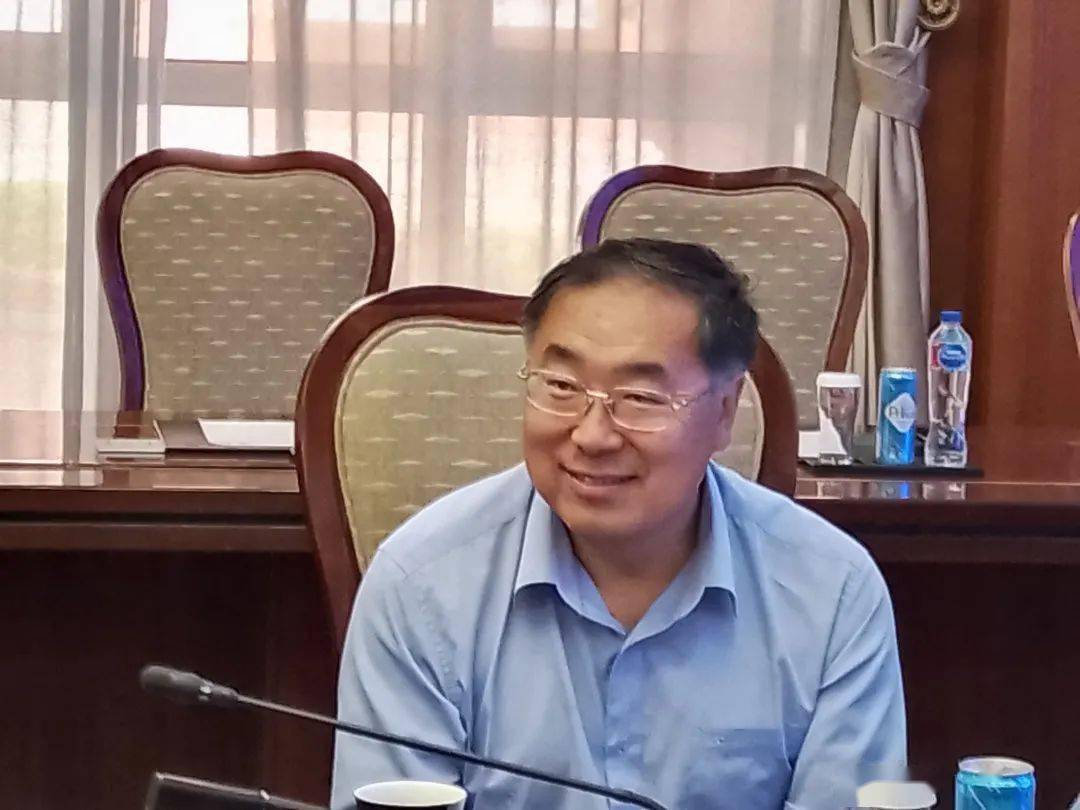 华玉松秘书长与所联系的部分市人大代表座谈