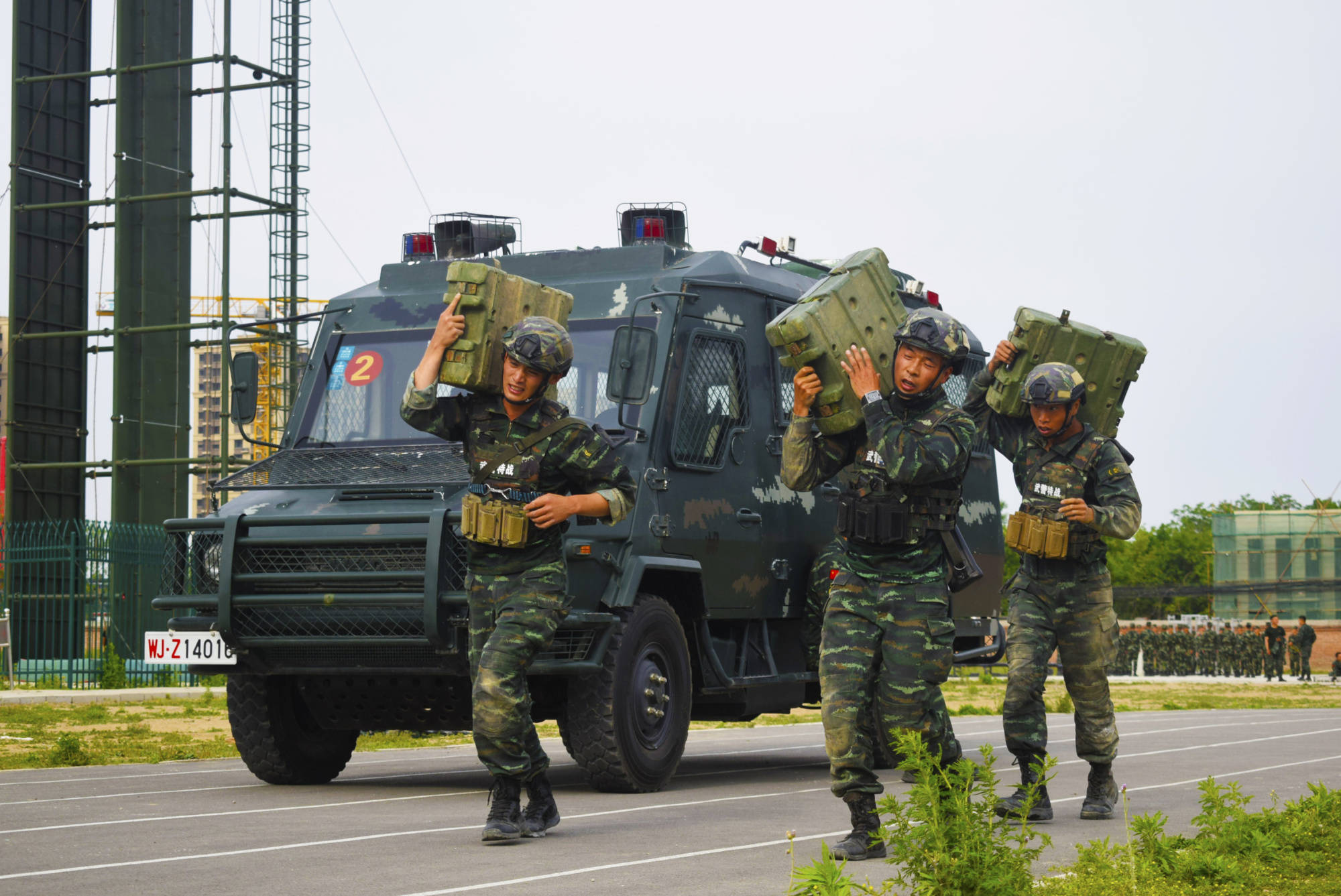 利刃出鞘!直击武警特战队员单兵综合训练现场_任务_雷键_武警北京总队