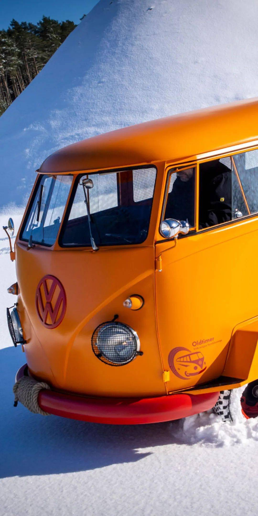 装有履带的大众t1老爷车能翻高山又能走雪地