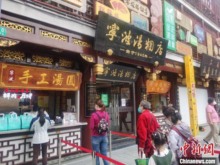 （上海战疫录）上海豫园商城恢复线下营业 多家“老字号”与市民重相聚