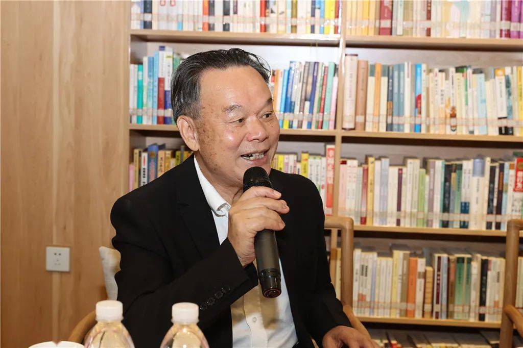 湖北恩施州佛教协会会长明浩法师发言湖北襄樊佛教协会会长果藏法师