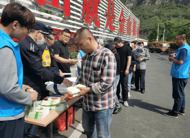 下发至全区28个乡镇(街道)办事处和65个普法责任制单位;更换北潞园