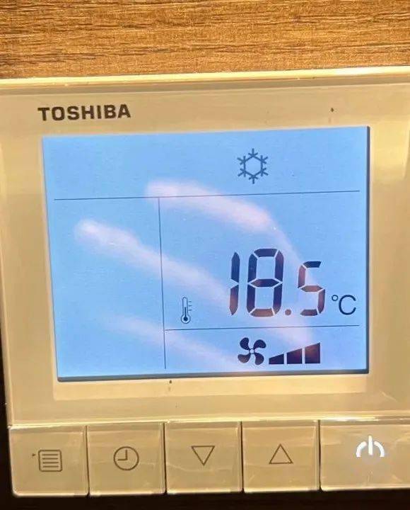 东芝空调更为节能省电,使用至今从未发生故障,这样以来节省一大笔用电