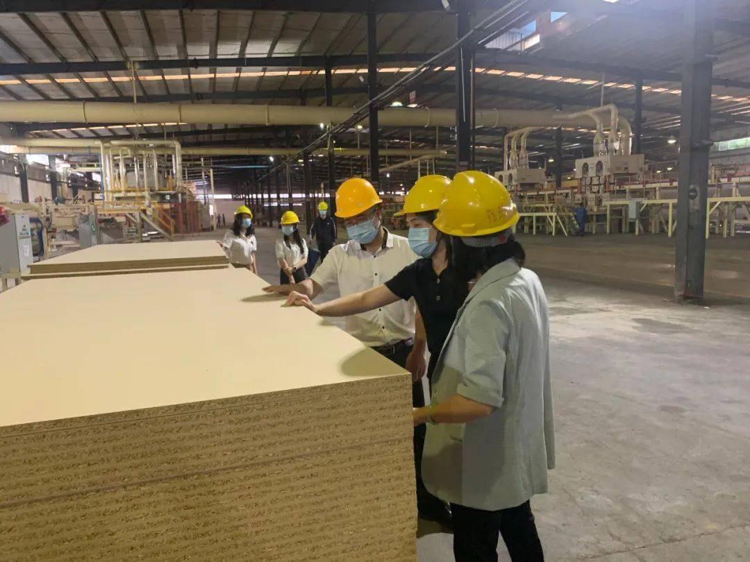 鸿伟木业仁化有限公司广东省博士工作站揭牌