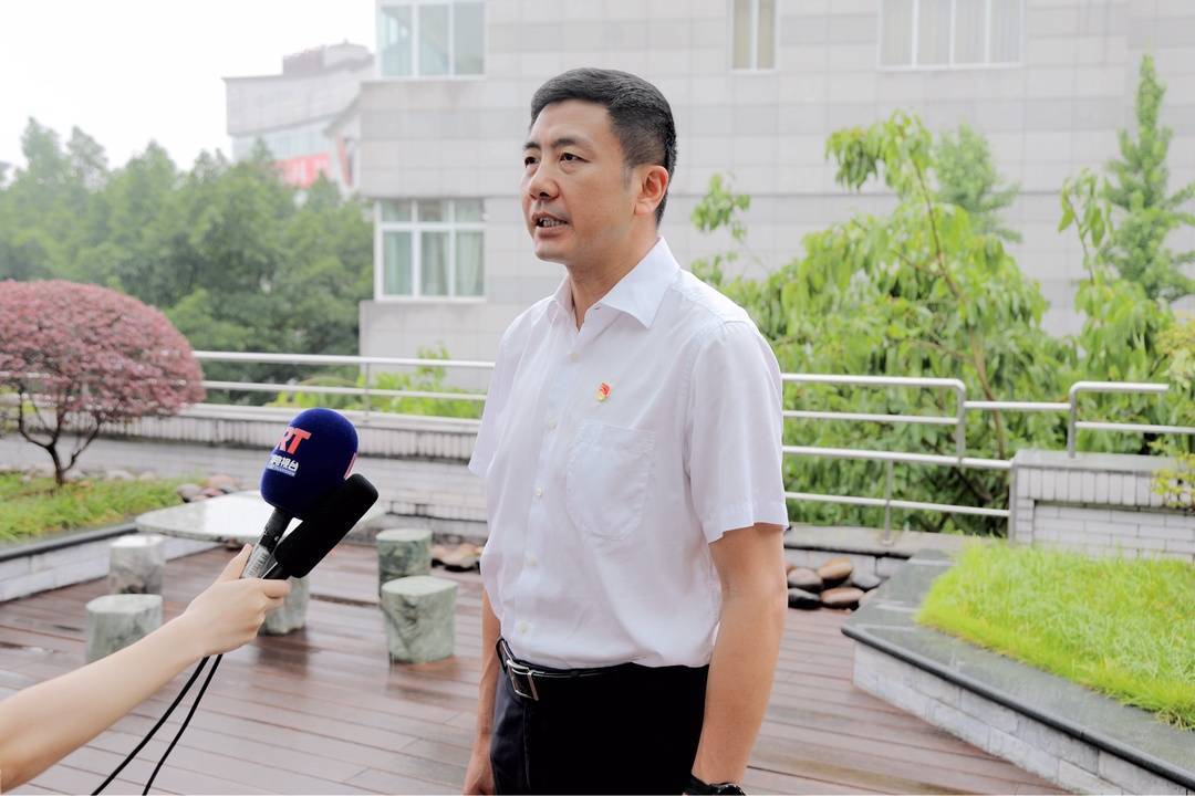 书记局长谈民心守护泸州市泸县县委书记肖刚将满足人民群众对美好生活