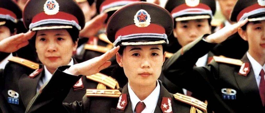 各国军队通用的举手礼，你了解吗？_中国军网_军礼_礼节